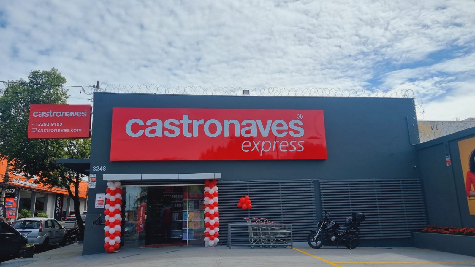 Fachada da Loja Brasil - Castro Naves em Brasil, Uberlândia